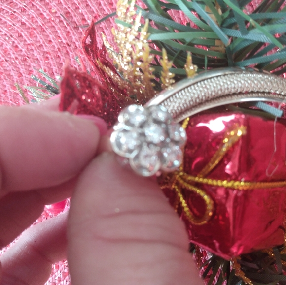 Beautiful Christmas or Engagement Ring 💍 - Picture 3 of 16